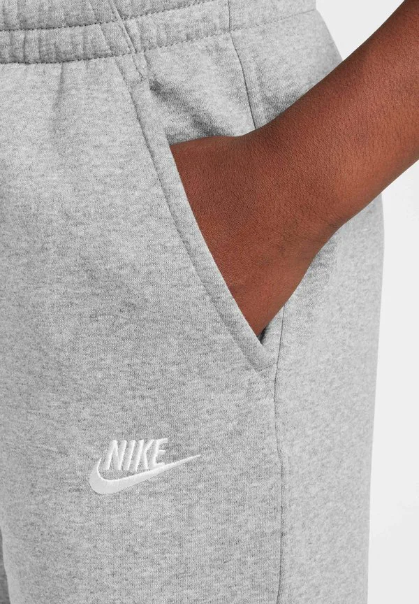 Клубные спортивные штаны Nike Sportswear, Dk Grey Heather/Base Grey/White — фото 4