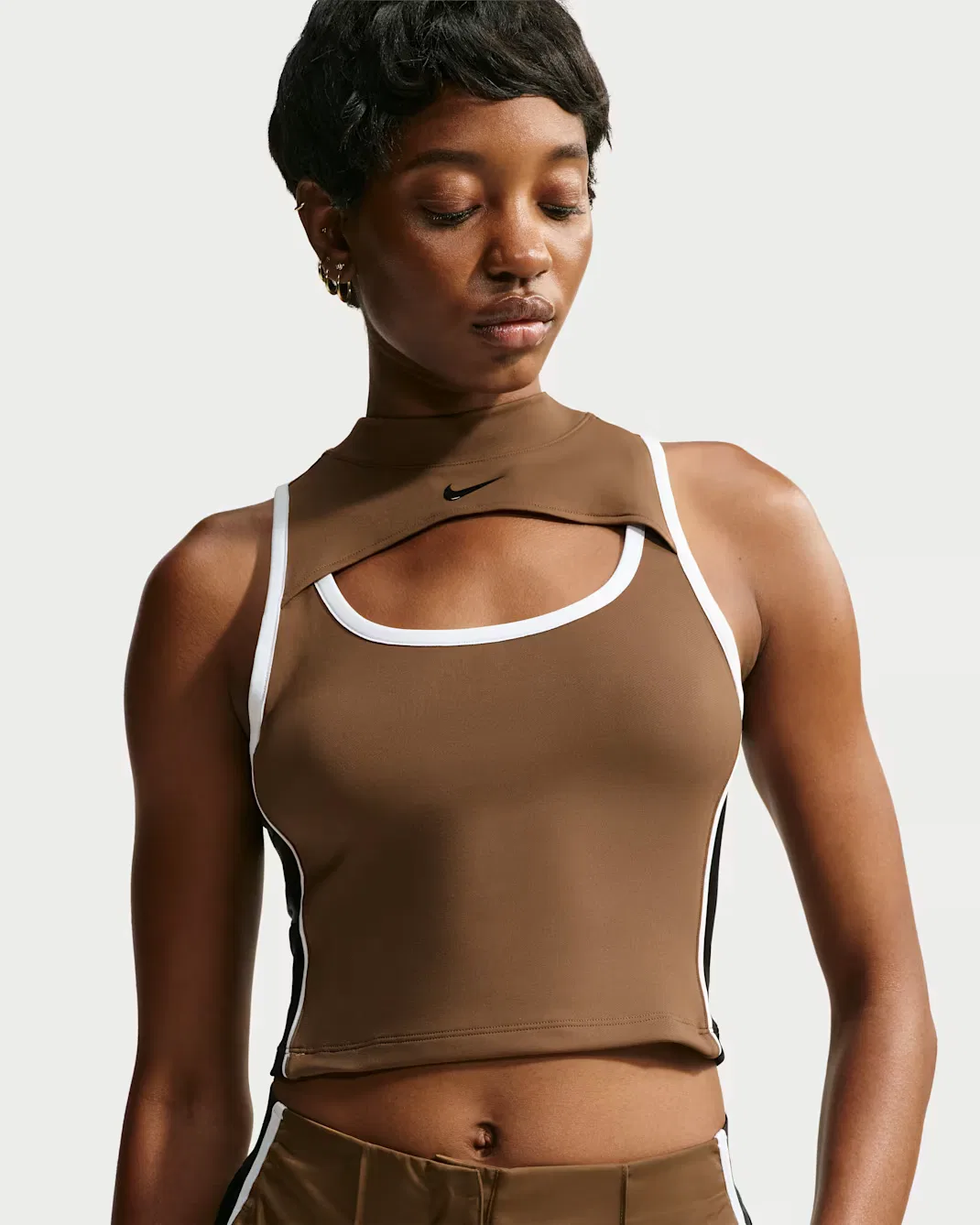Женская облегающая укороченная майка в стиле модерн Naomi Osaka Nike, Mosswood Brown/Black/White/Black