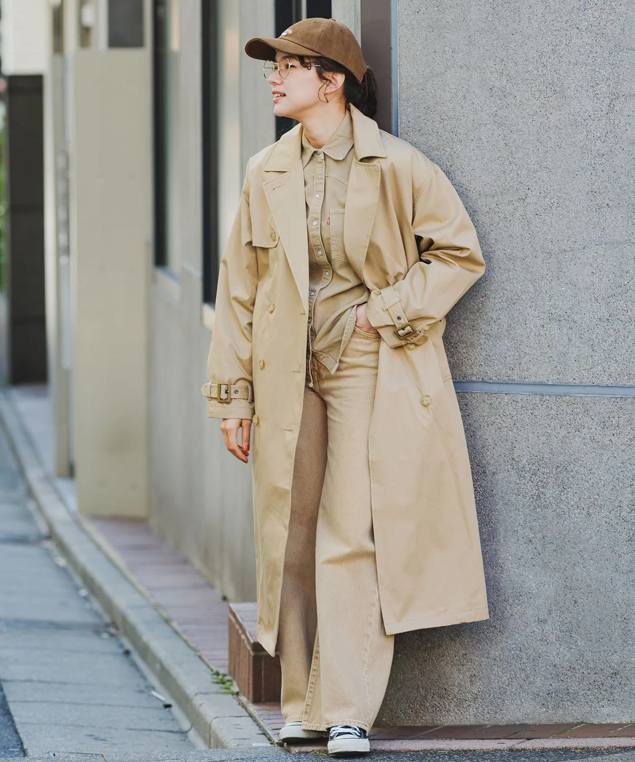 Женское длинное пальто-тренч с поясом, модель TRAVERTINE Levi's, Beige — фото 2