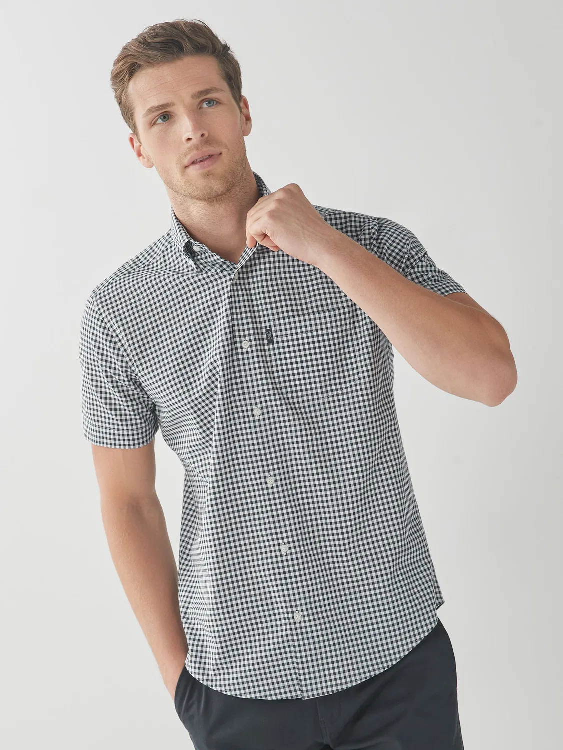 Рубашка Oxford Regular Fit, легкое глажение Next, темно-синий в белую клетку