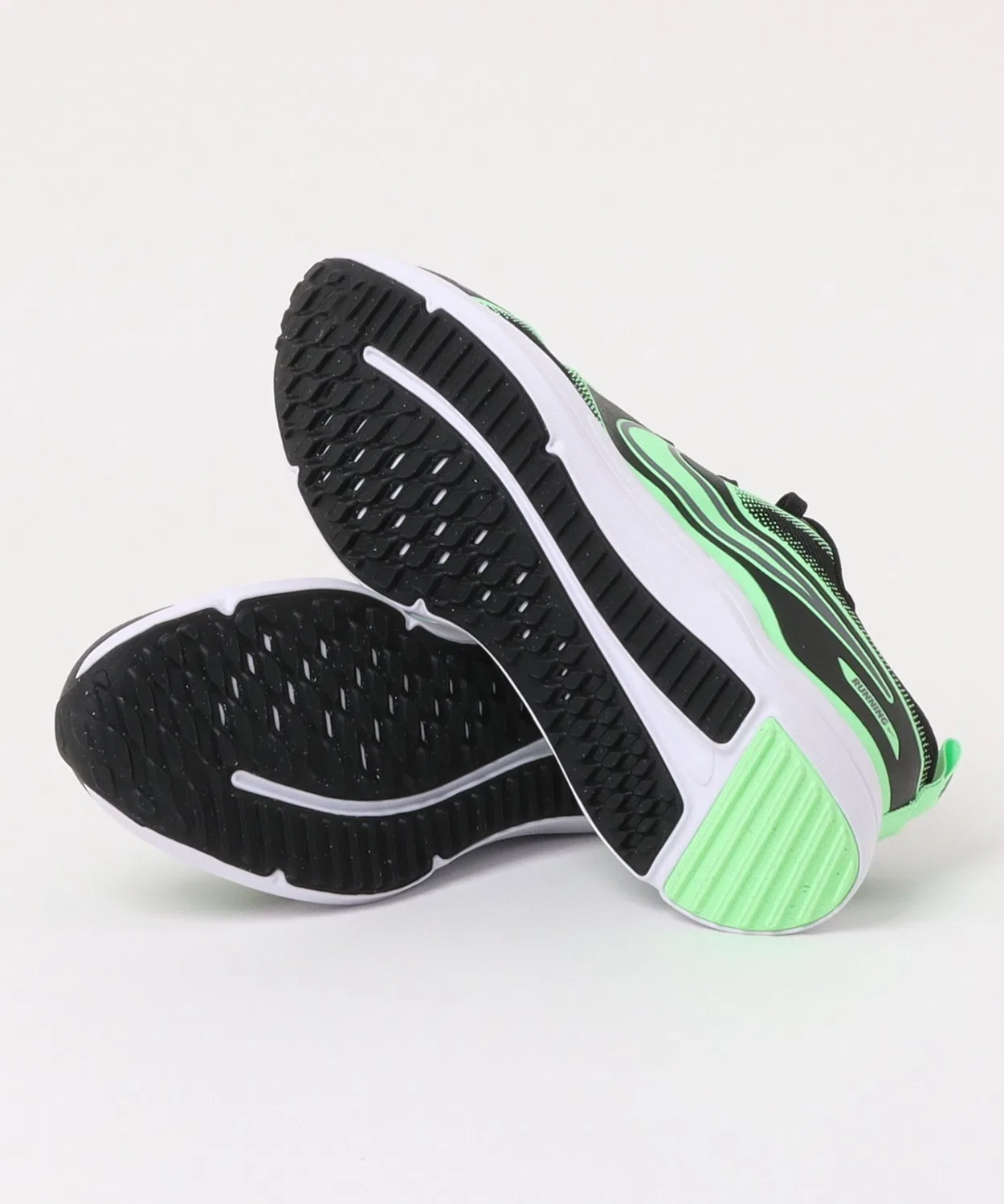 Детские кроссовки для мальчиков с легким верхом Cosmic Runner GS NIKE, Black Cool Grey Illusion Green — фото 3