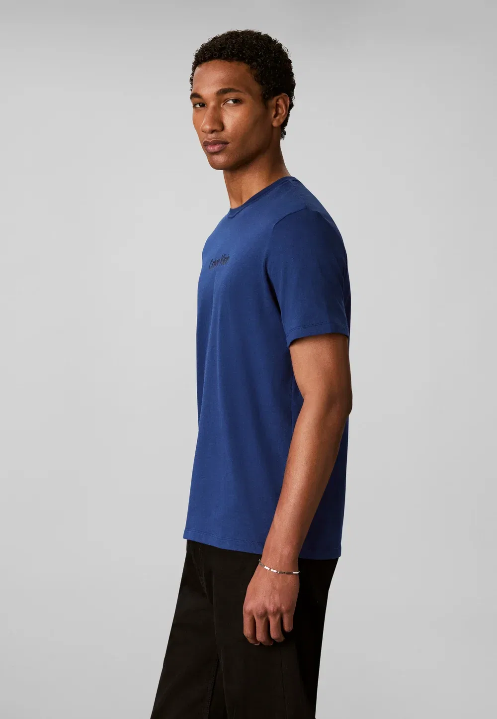 Стандартная футболка с круглым вырезом и логотипом - базовая футболка Calvin Klein, Estate Blue — фото 4