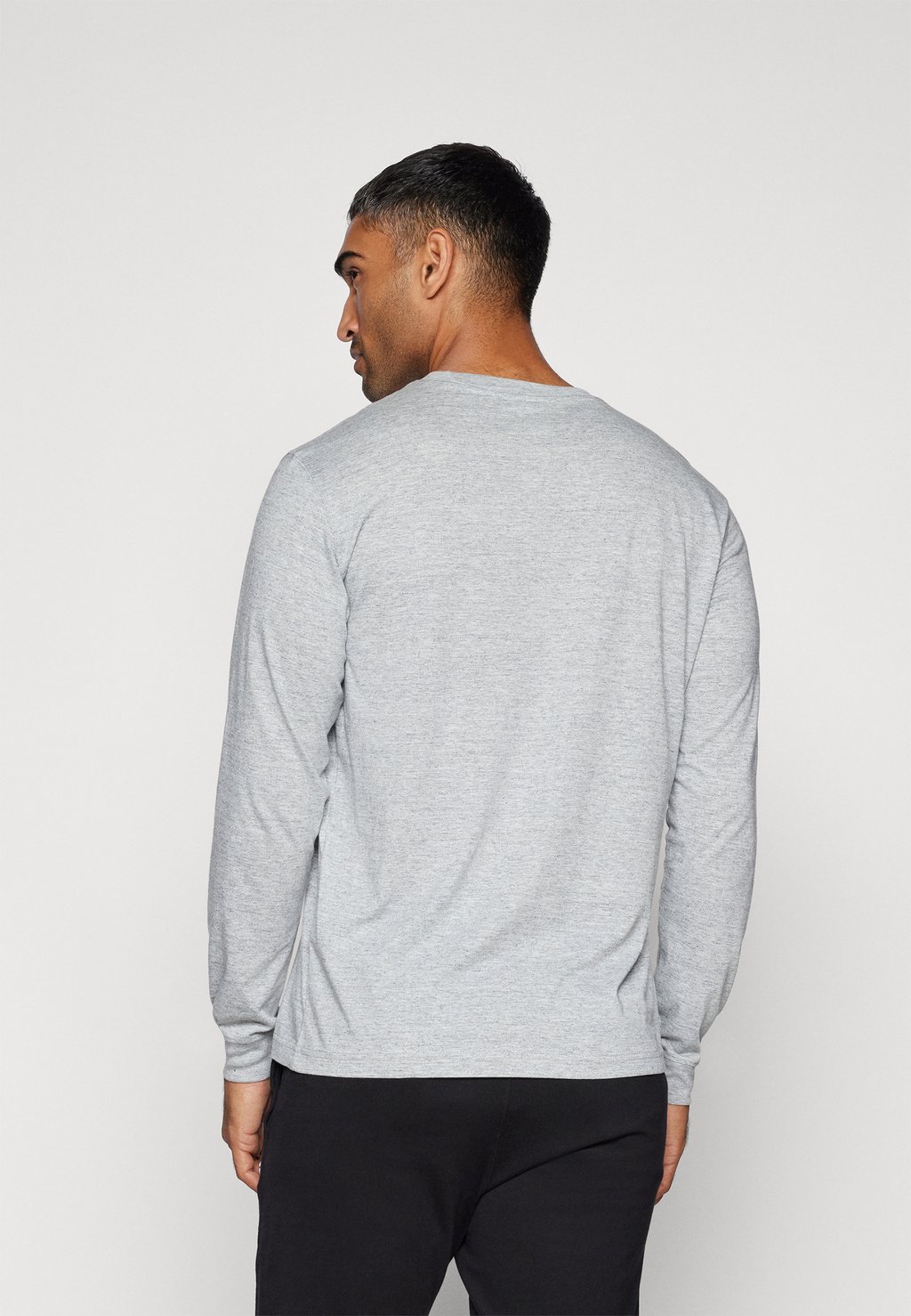 

Топ с длинными рукавами ICONS CREWNECK LONG SLEEVE Champion, серый