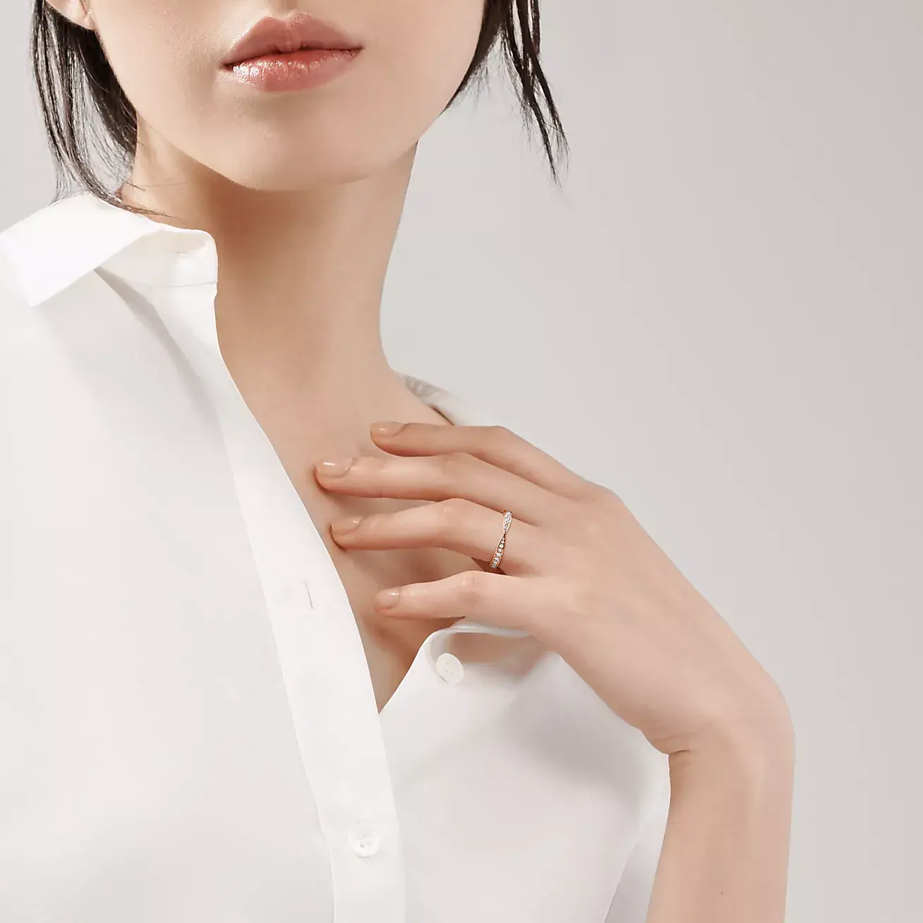 Кольцо Tiffany & Co. Harmony Band, 1,8 мм, розовое золото/бриллианты — фото 4