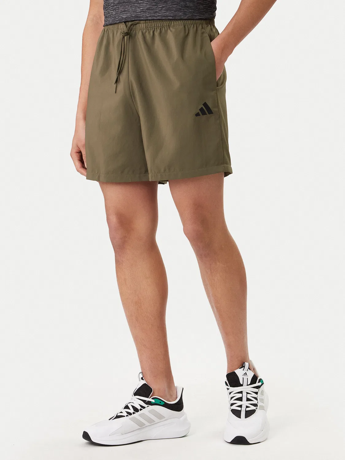 Мужские спортивные шорты стандартного кроя Essentials Small Logo Chelsea Adidas, зеленый