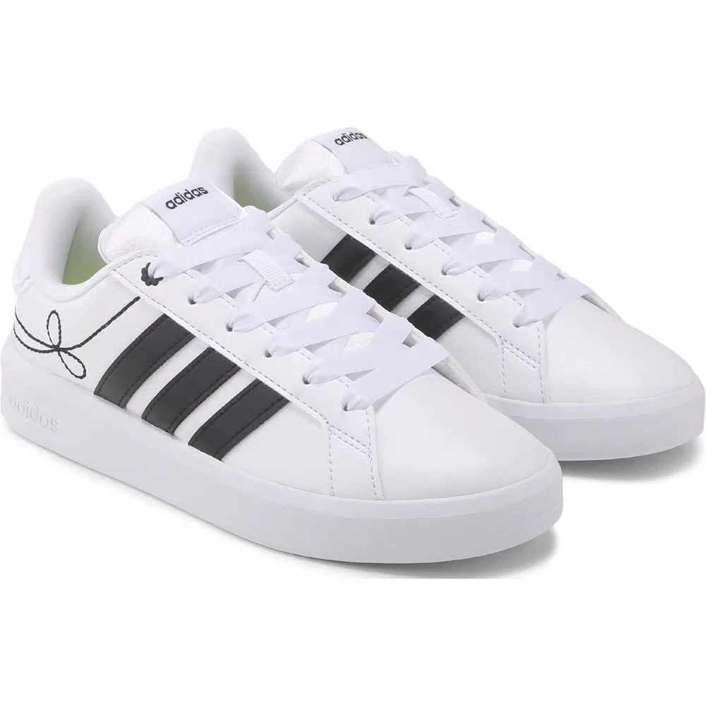Детские кроссовки Grand Court 3.0 на шнуровке Adidas, White