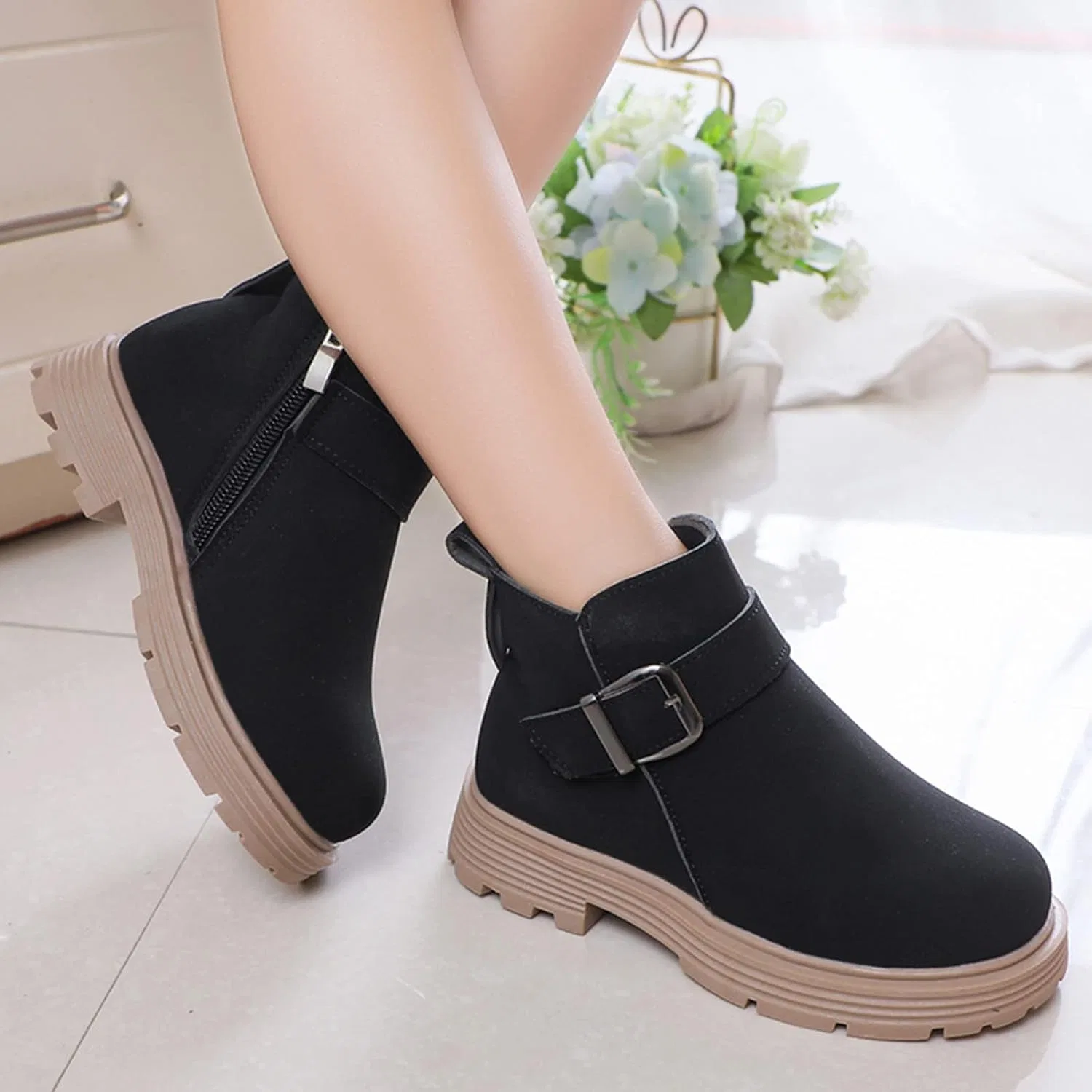 Детские ботинки для девочек с пряжкой и боковой молнией, модель Ankle Boots Scrub Leather Buckle, Black — фото 4