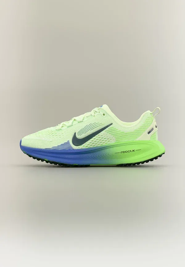 Кроссовки беговые Vomero 18 Nike Performance, Spruce Aura/Black Spruce/Jade Horizon/Light Silver-coloured/Sail, черный
