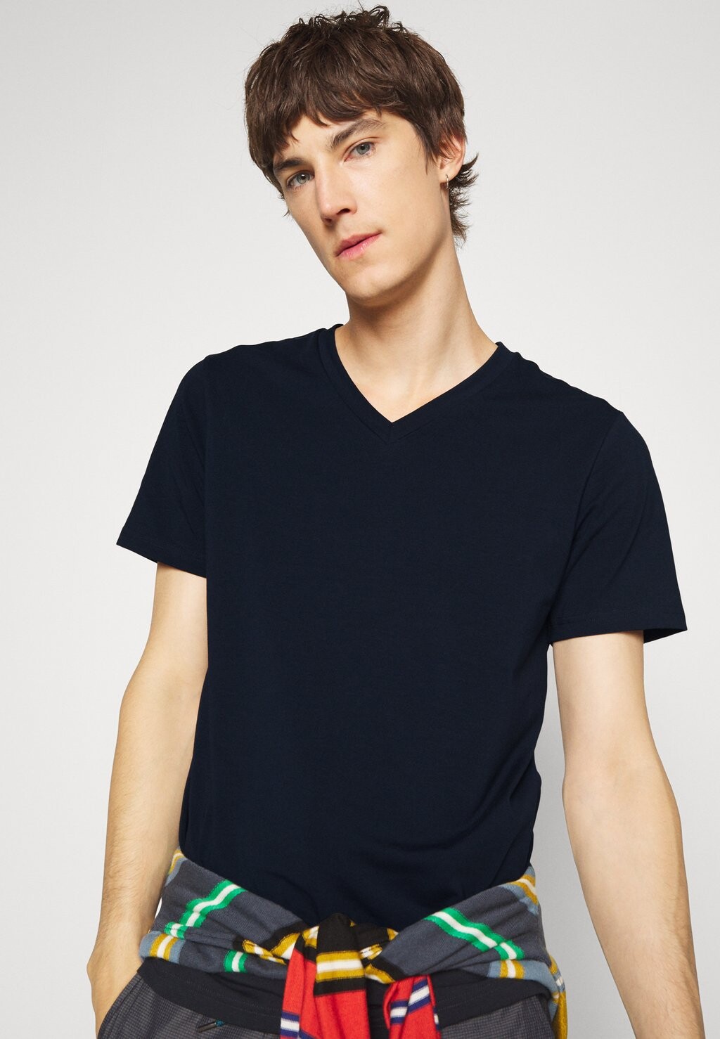 

Базовая футболка V Neck Tee Filippa K, темно-синяя