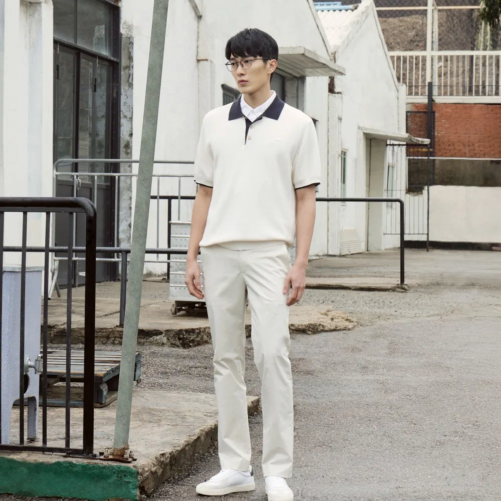 Мужские зауженные чиносы цвета айвори от Lacoste