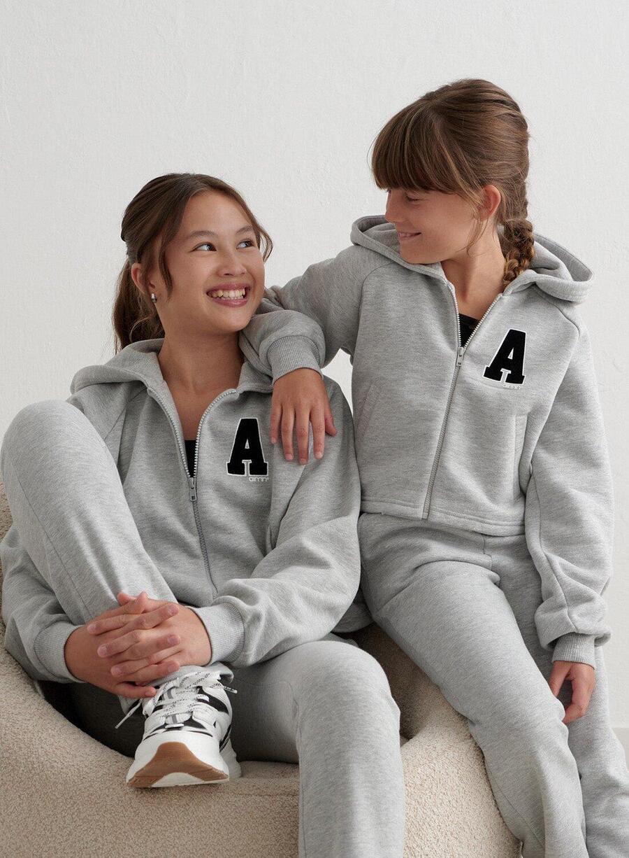 

AIM'N Толстовка с капюшоном на молнии для девочек, серая меланж
