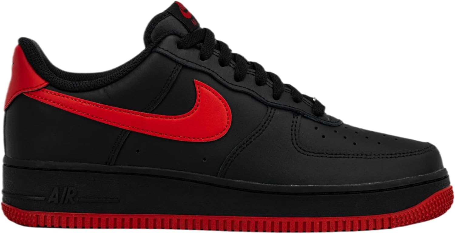 

Кроссовки Nike мужские Air Force 1 '07, Black/University Red-Black