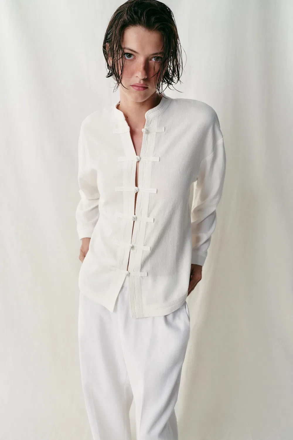 Рубашка оверсайз из льняной смеси с застежкой-бабочкой. ZARA, White — фото 2