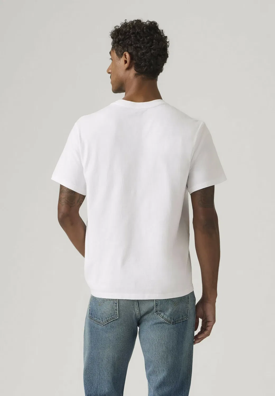 Свободная футболка с карманом - базовая футболка Levi'S, Garment Dye Fa- Whites — фото 2