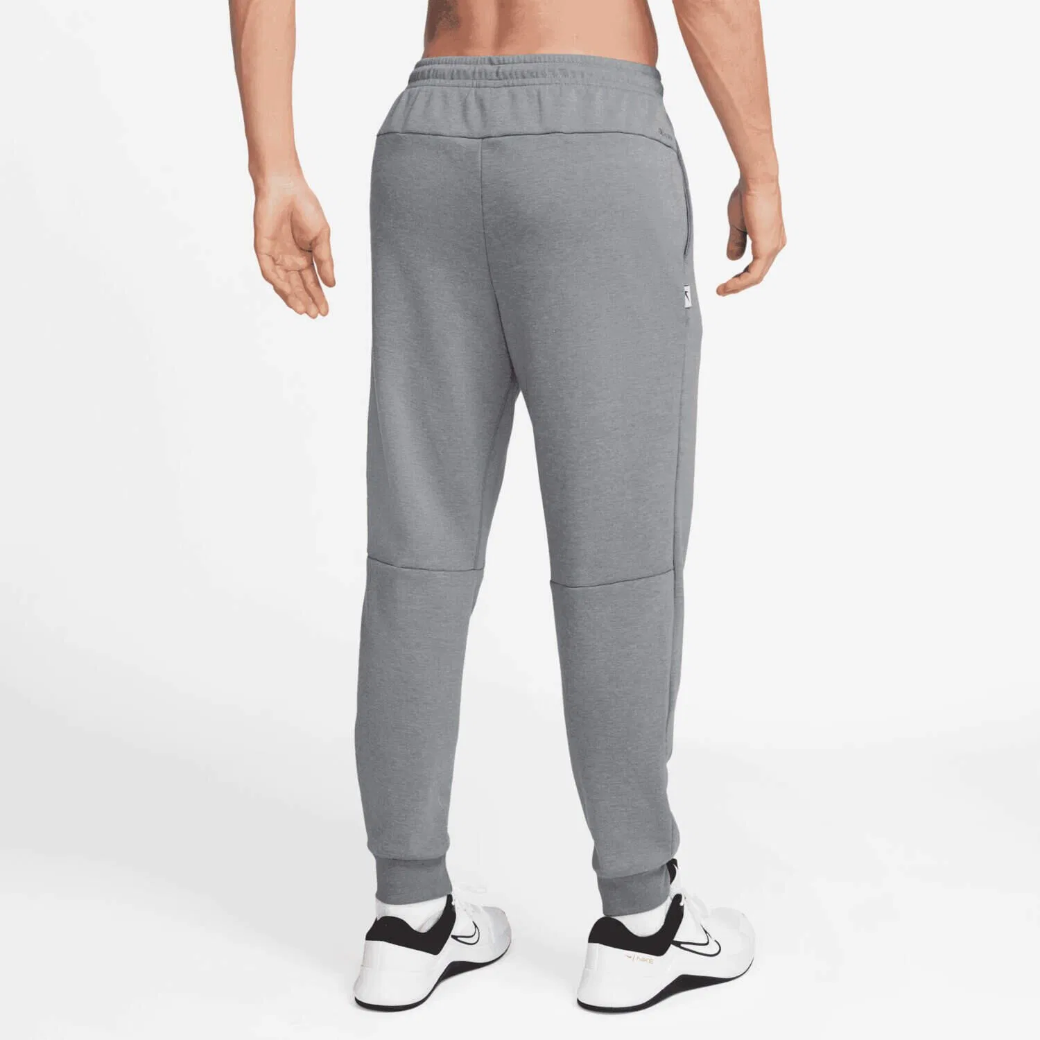 Мужские спортивные штаны с технологией Dri-FIT Primary Nike, Grau — фото 4