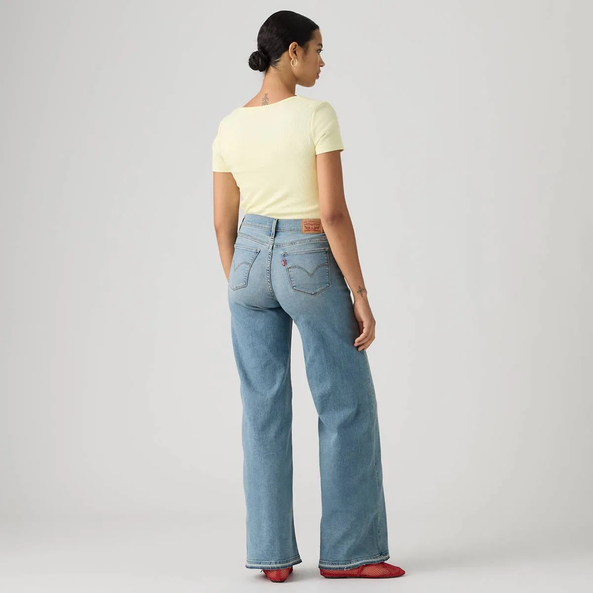 Формирующие женские джинсы 318 с широкими штанинами Levi's, Centering Self - Medium Wash — фото 3