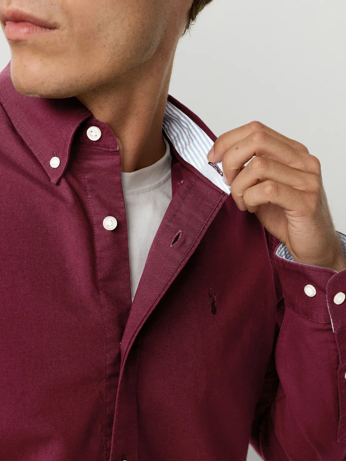 Рубашка оксфорд Slim Fit с вышивкой Next, Бургунди — фото 4
