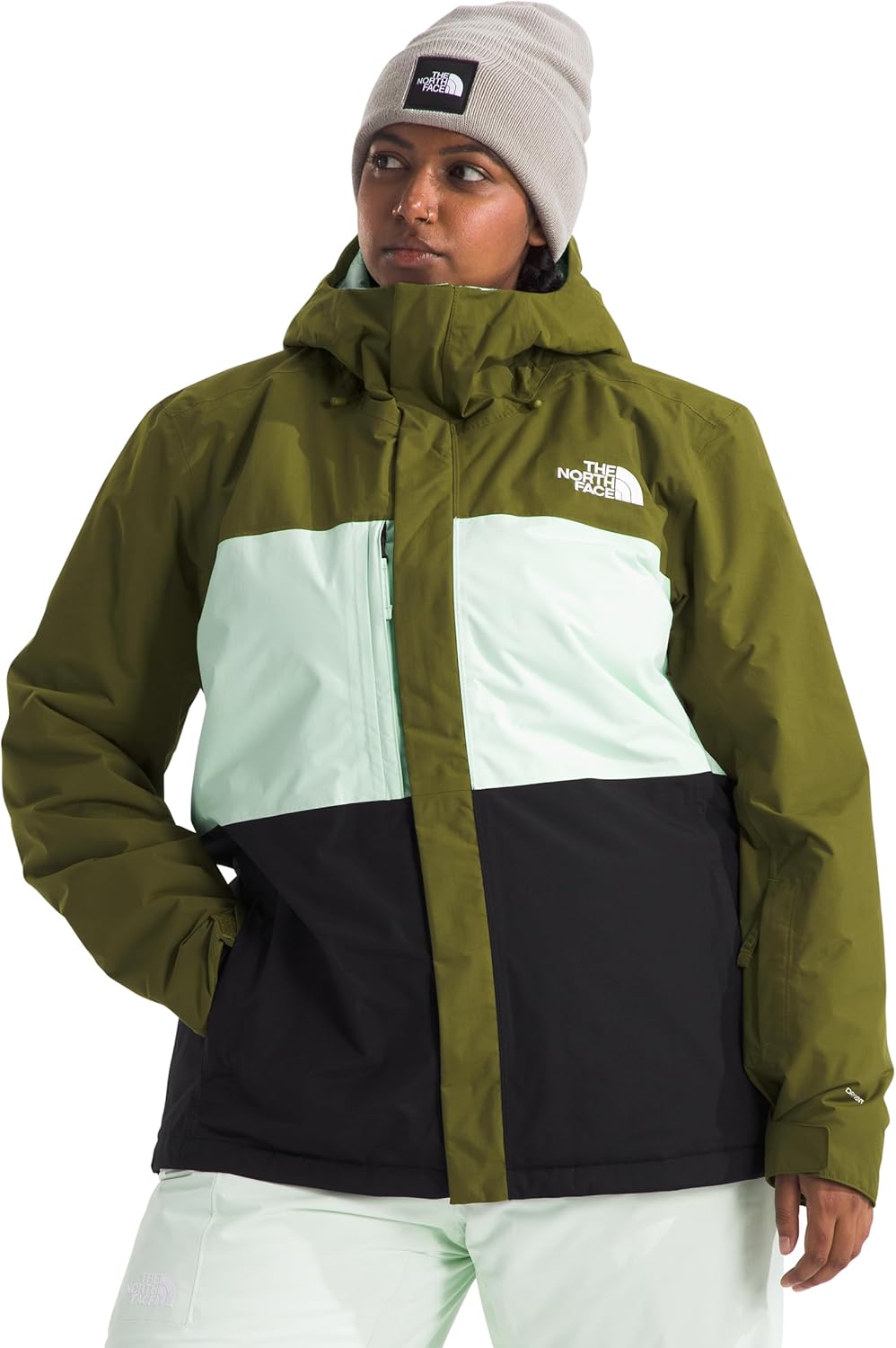 

THE NORTH FACE Женская утепленная куртка Freedom (стандарт и плюс сайз) | Водоотталкивающая пропитка, капюшон совместим со шлемом, Forest Olive/Pale Green/Tnf Black