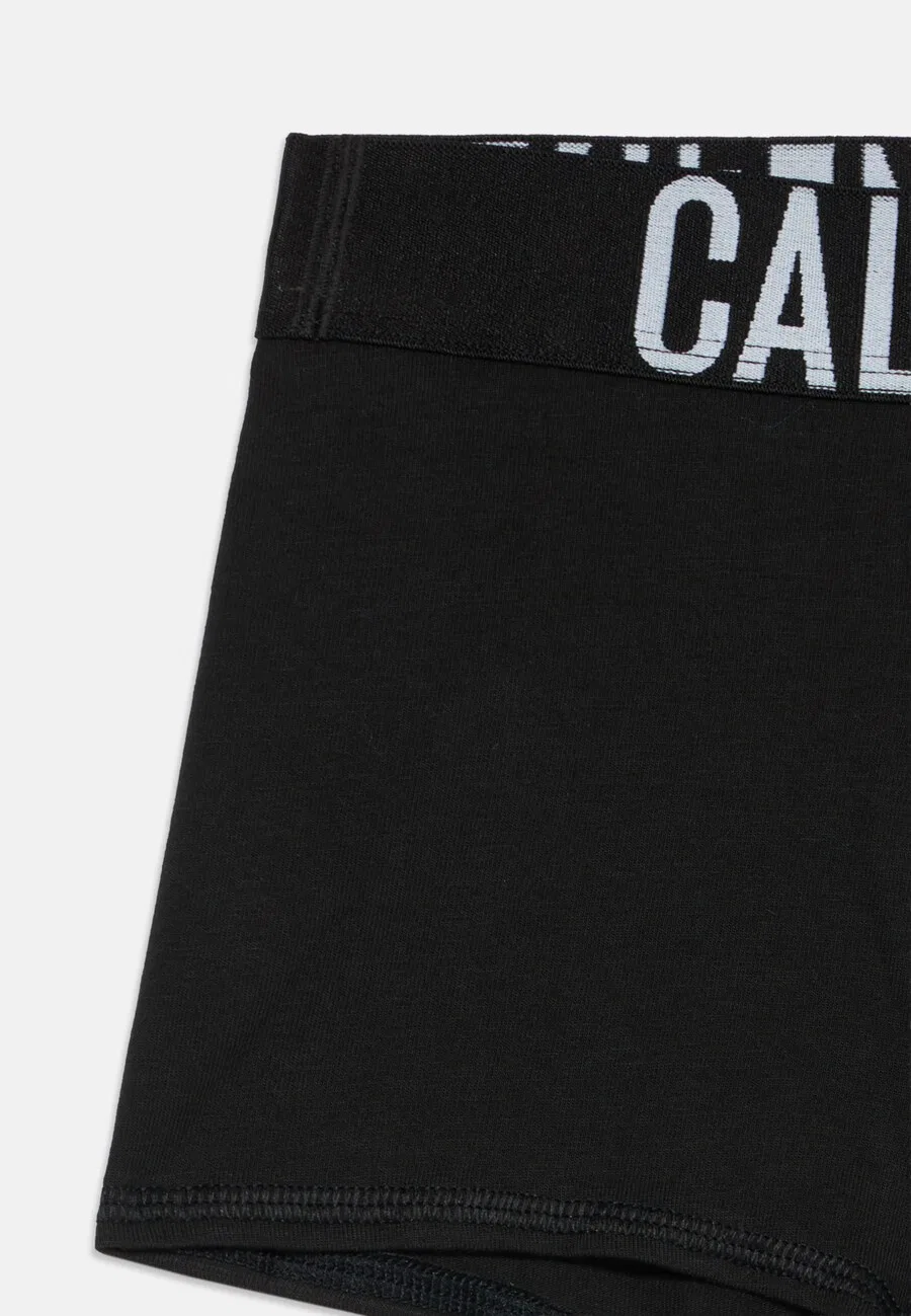 Трусы Calvin Klein Underwear в цветах: лазурный, бордовый, черный — фото 3