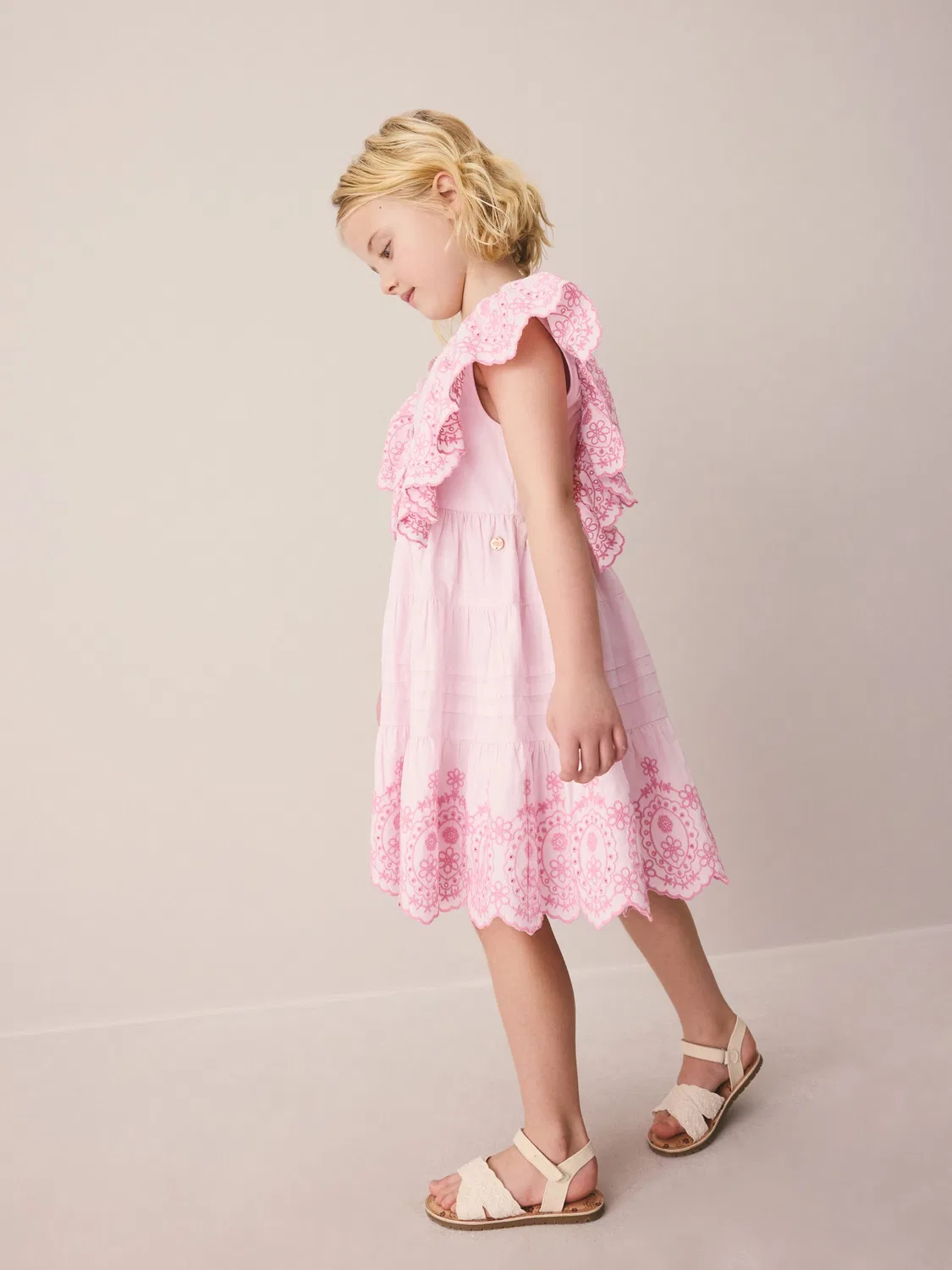 Платье с вышивкой Broderie Tiered Dress Laura Ashley, розовое — фото 3