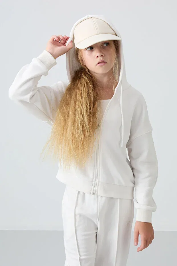 Детский комплект спортивного костюма для девочек с вышивкой Ecru cotton soft textured standard fit embroidered girls' tracksuit set Tommy Life, Ecru — фото 4