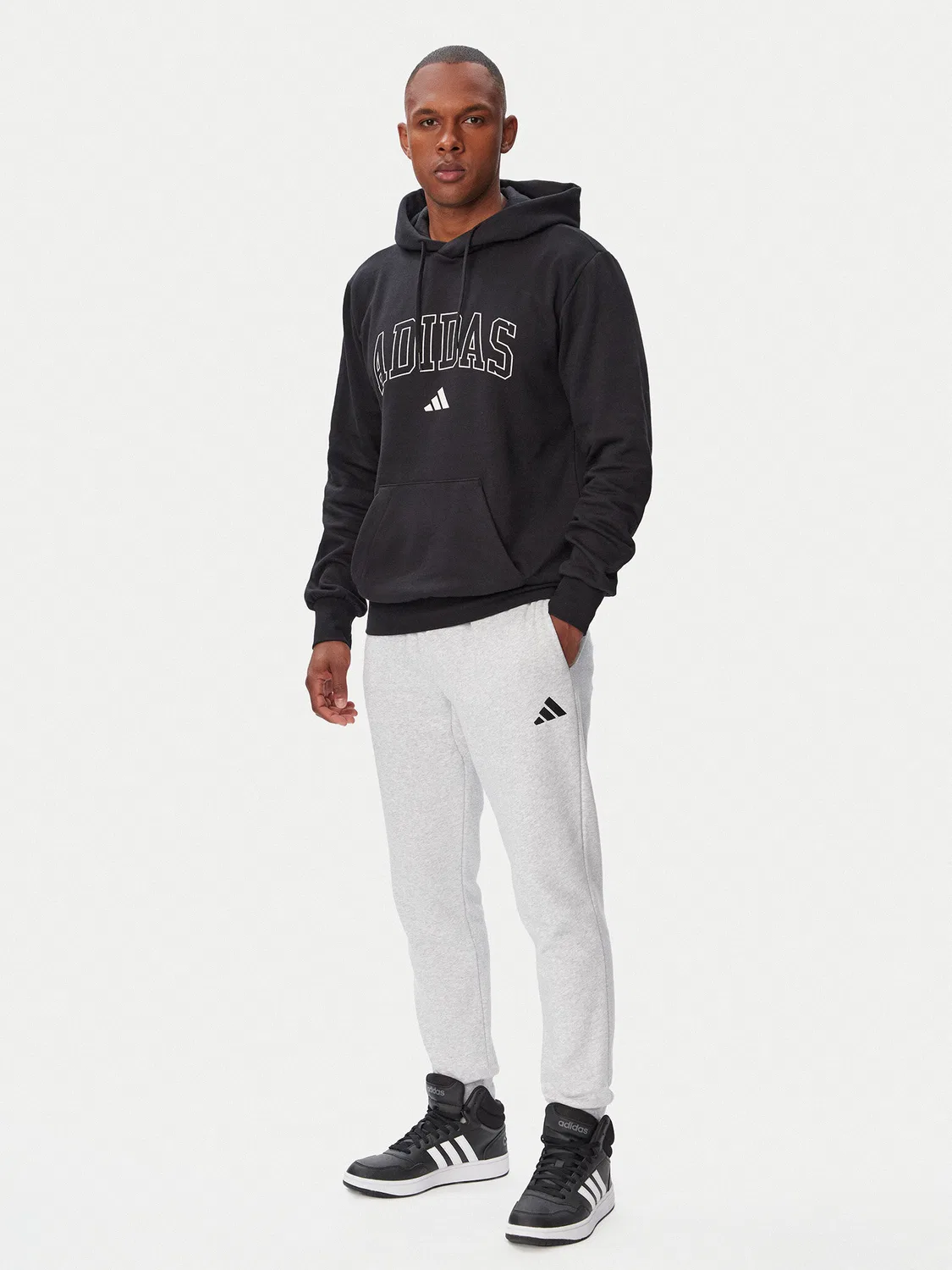 Мужские спортивные штаны стандартного кроя Essentials Feelcozy Fleece Adidas, светло-серый — фото 2