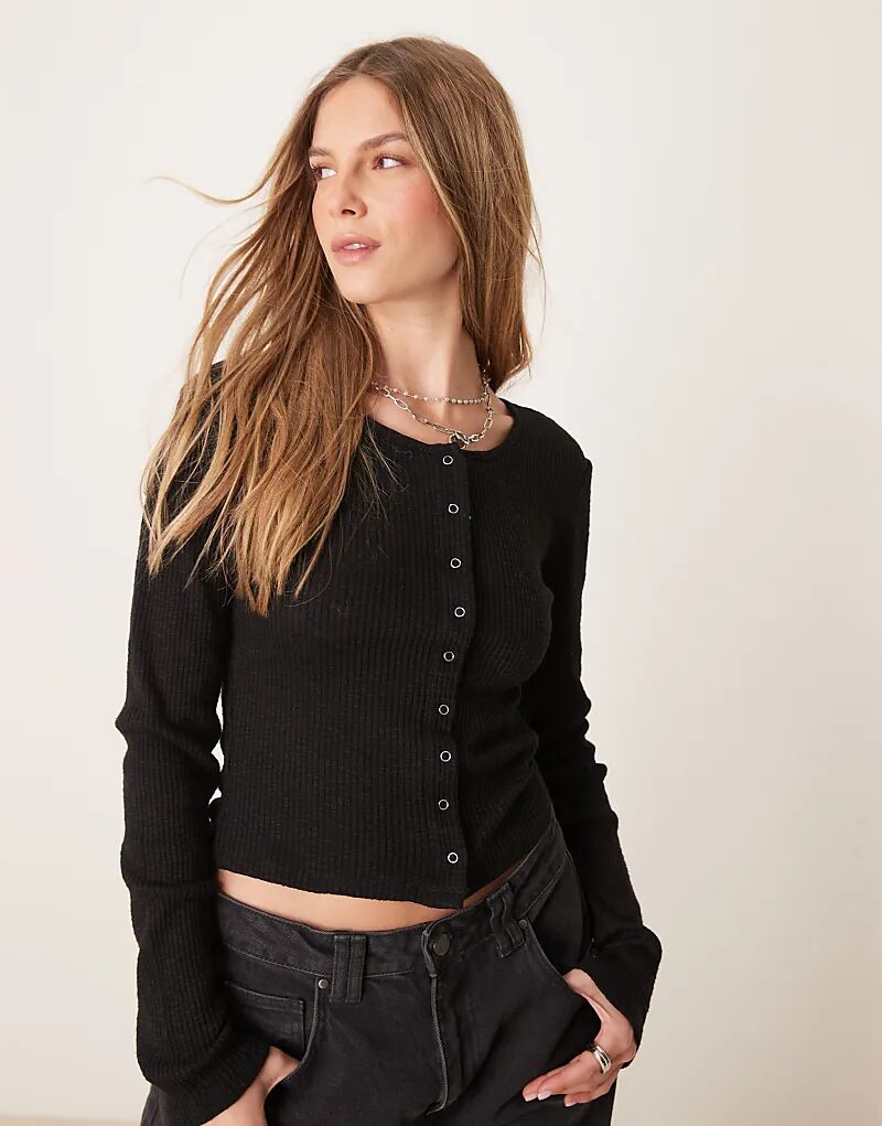 

Топ Gina Tricot с длинными рукавами, застегивающийся на пуговицы спереди, черного цвета
