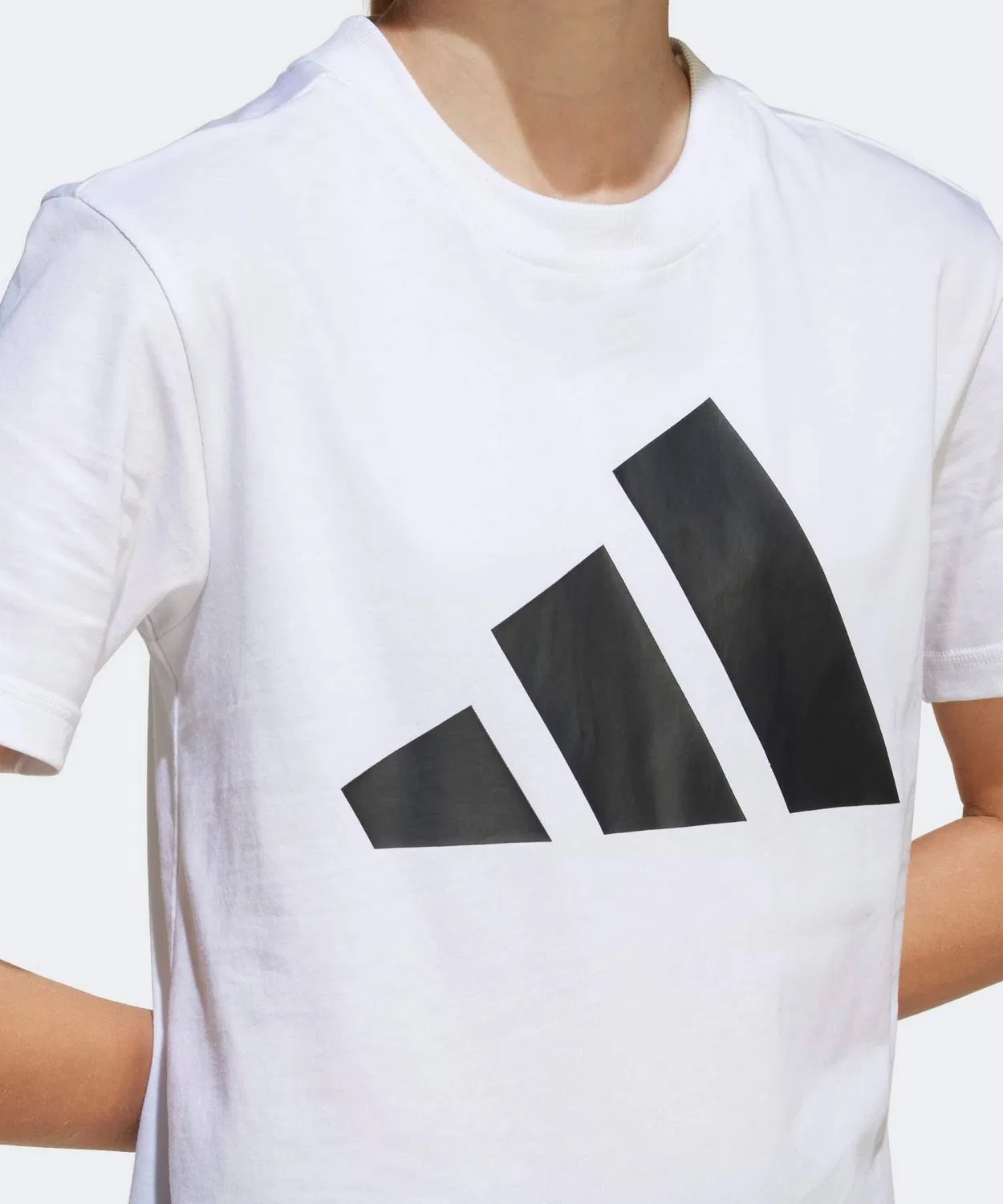 Детский комплект из футболки и шорт Adidas Essentials, Белый — фото 3