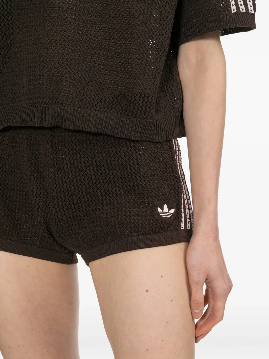 Вязаные крючком мини-шорты коричневые Adidas, коричневый — фото 2