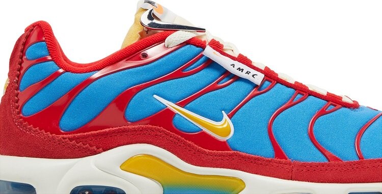 Кроссовки Nike Air Max Plus SE 'Running Club - University Red Light Photo Blue', красный — фото 3