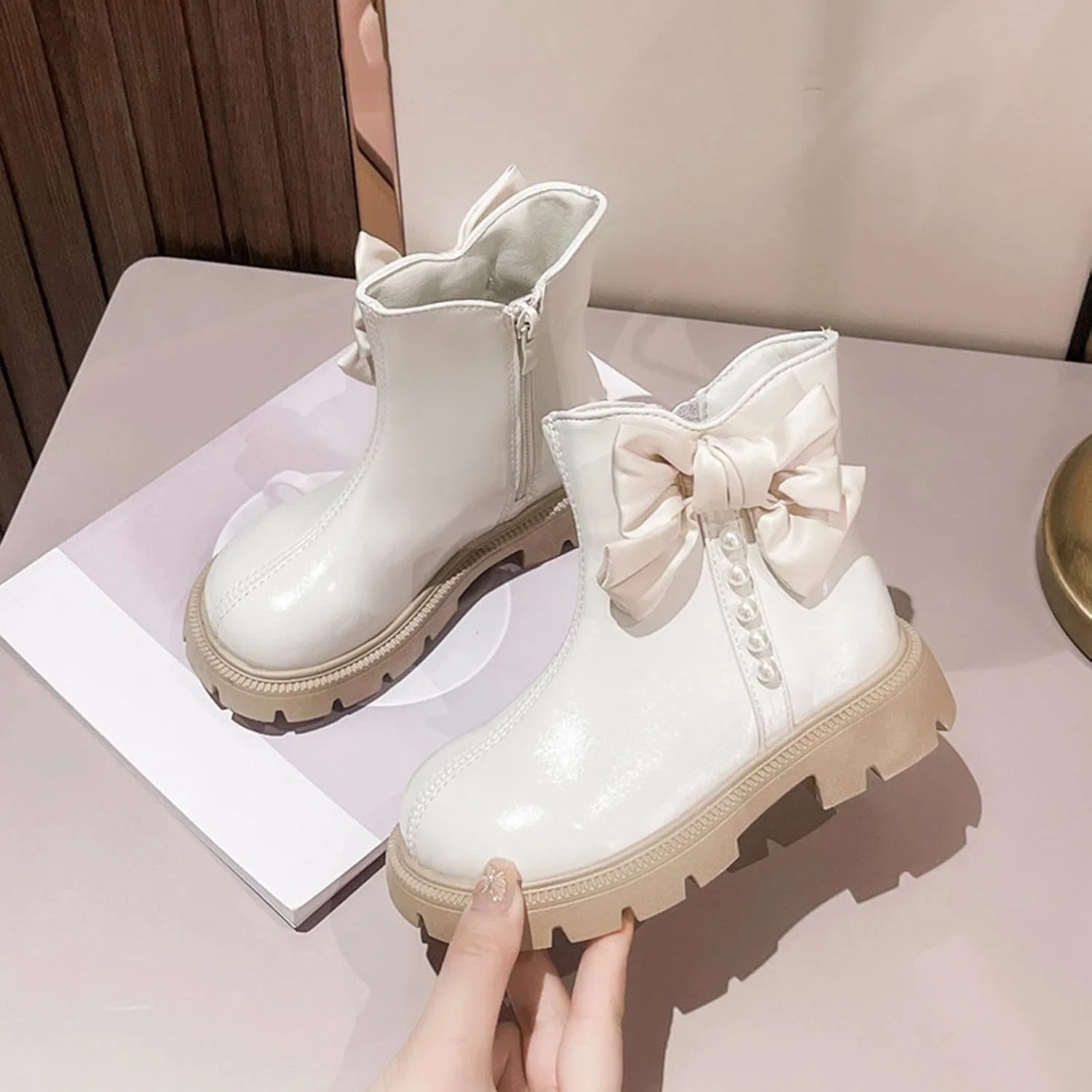 Детские ботинки для девочек с бантом и жемчугом Riding Boots Zzalalana, White — фото 2