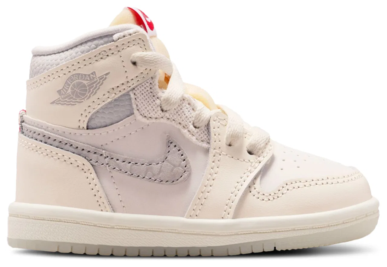 Кроссовки для мальчиков Retro 1 High Jordan, цвет Pale Ivory/University Red/Pale Ivory