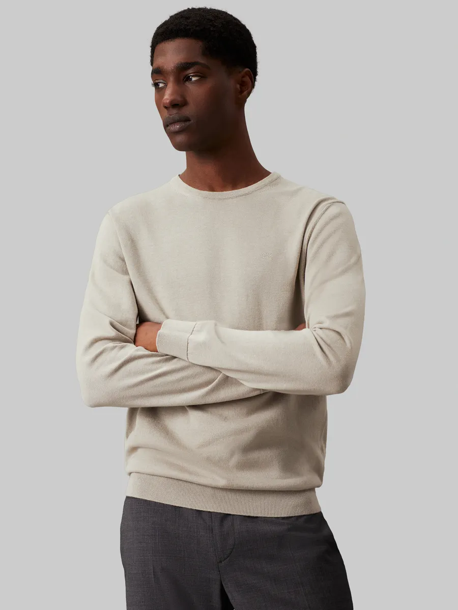 

Свитер с круглым вырезом Calvin Klein "COTTON SILK BLEND CN SWEATER" с тисненым логотипом, цвет London Fog