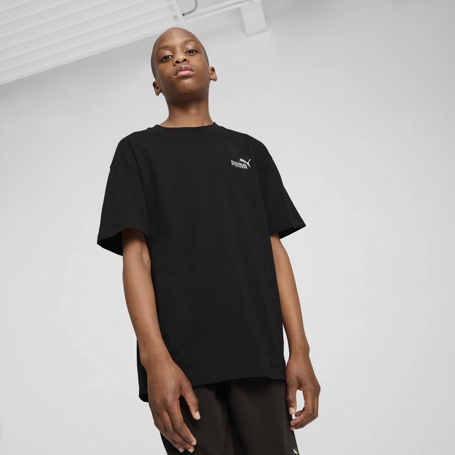 Детская футболка с коротким рукавом ESS Small No. 1 Logo Relaxed T-Shirt Jungen Puma, Schwarz — фото 2