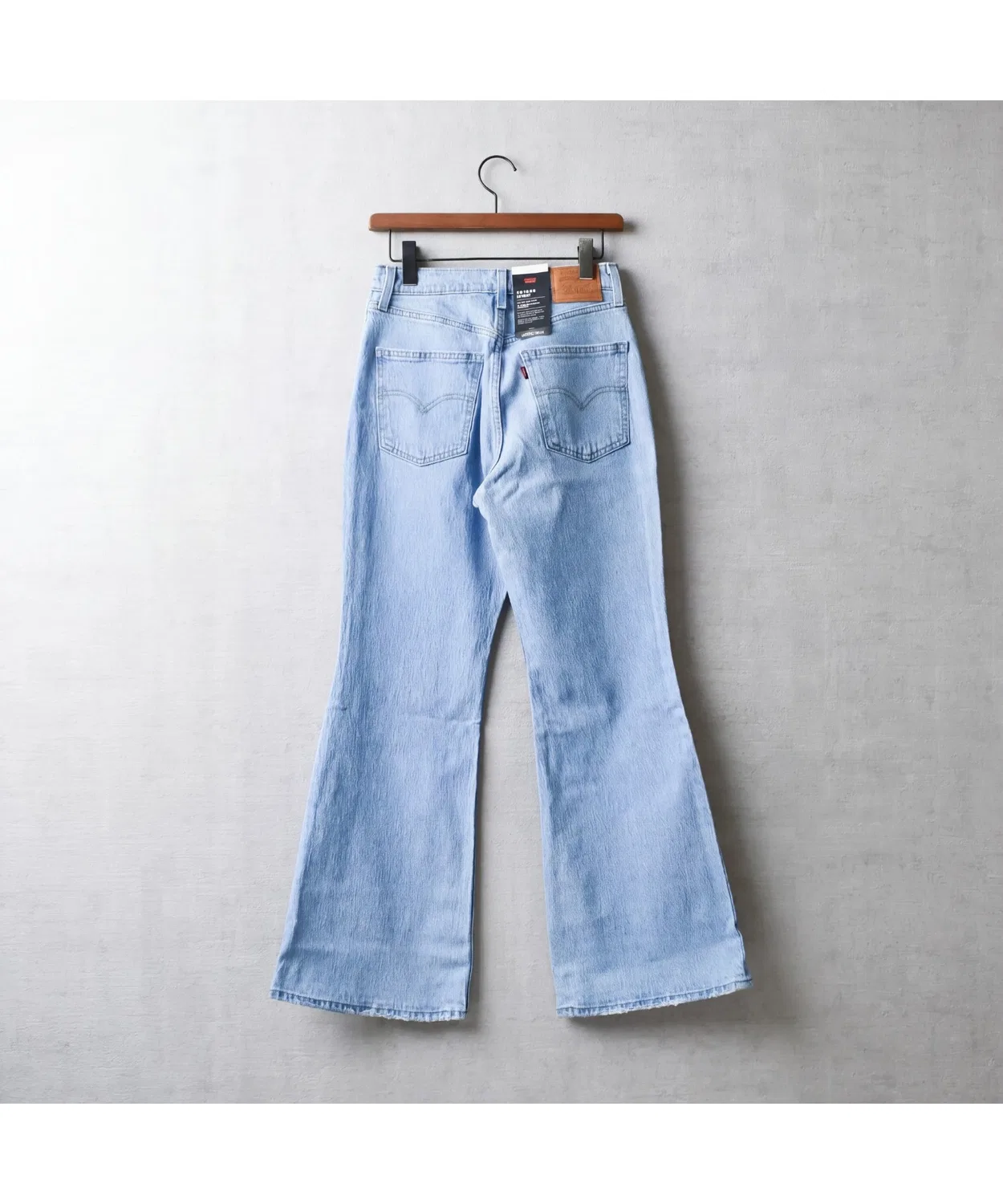 Женские джинсы с высокой посадкой и клешем 70s High Flare Levi's, Light Blue — фото 2