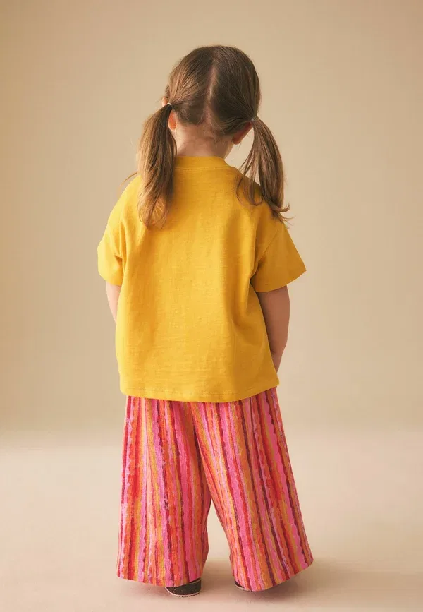 Комплект из футболки и брюк Regular fit - short sleeve t-shirt and wide leg trousers set - trousers Next, Ochre Yellow, желтый — фото 2