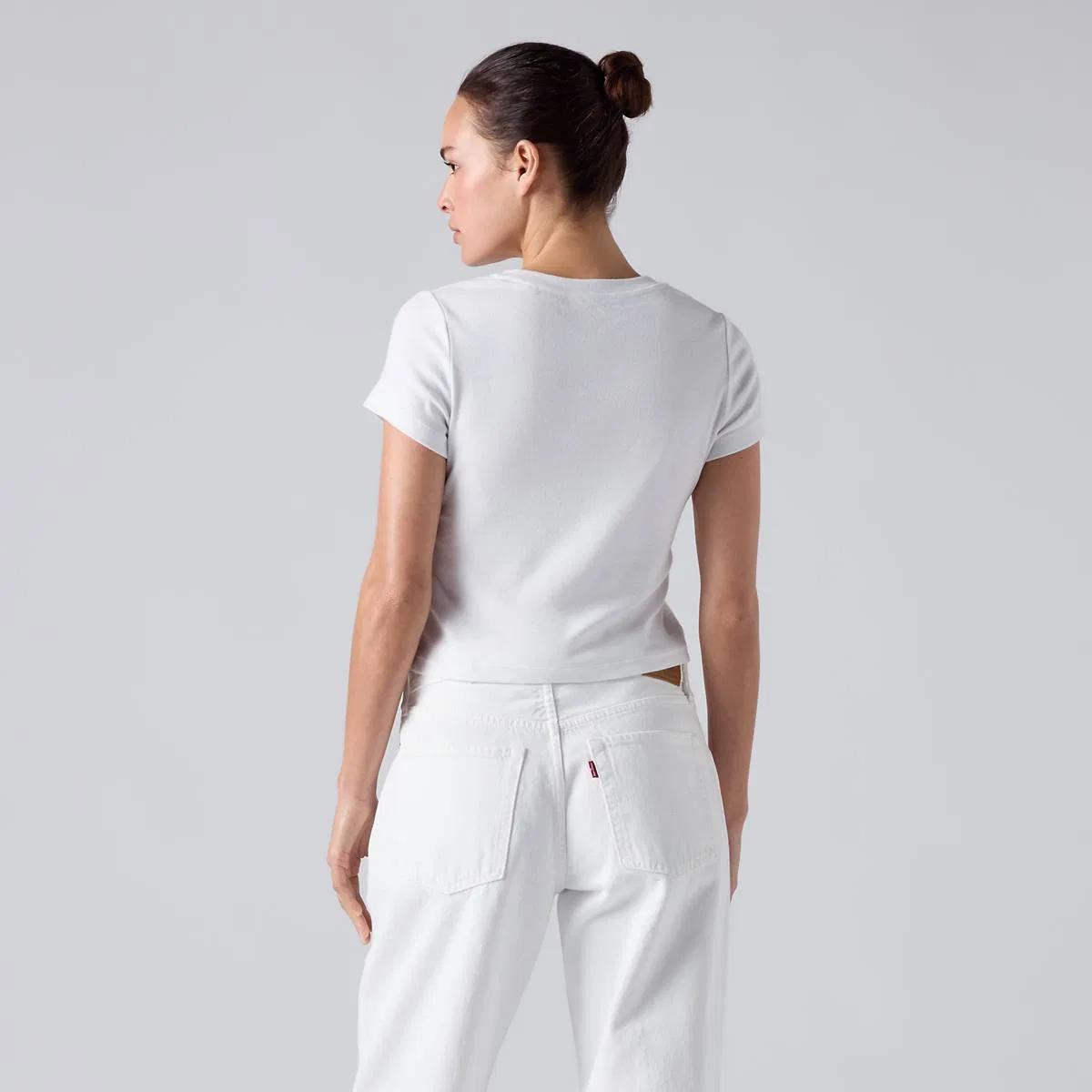 Базовая детская футболка с графическим принтом Levi's, Club Logo Bright White - White — фото 4