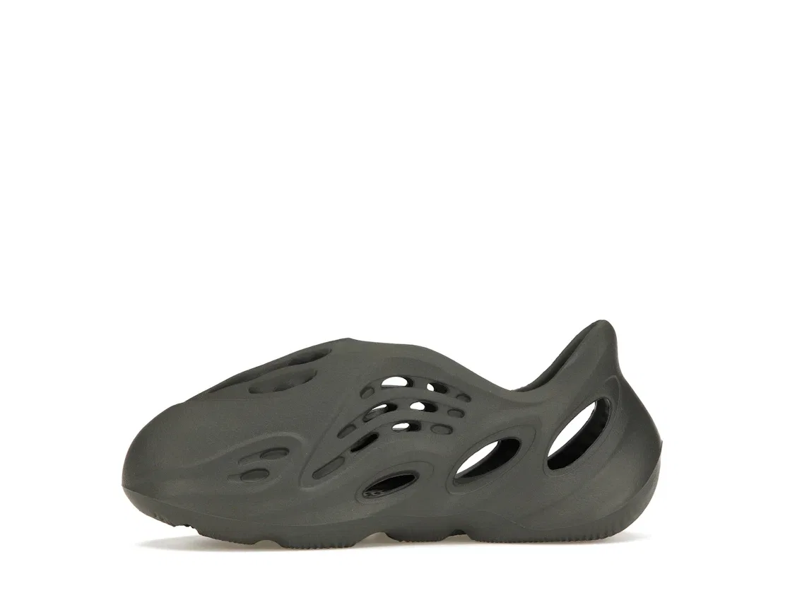 Детские клоги Yeezy Foam RNR Adidas, Carbon — фото 3