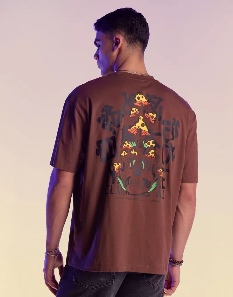 

Коричневая тяжелая футболка оверсайз с грибным принтом на спине ASOS