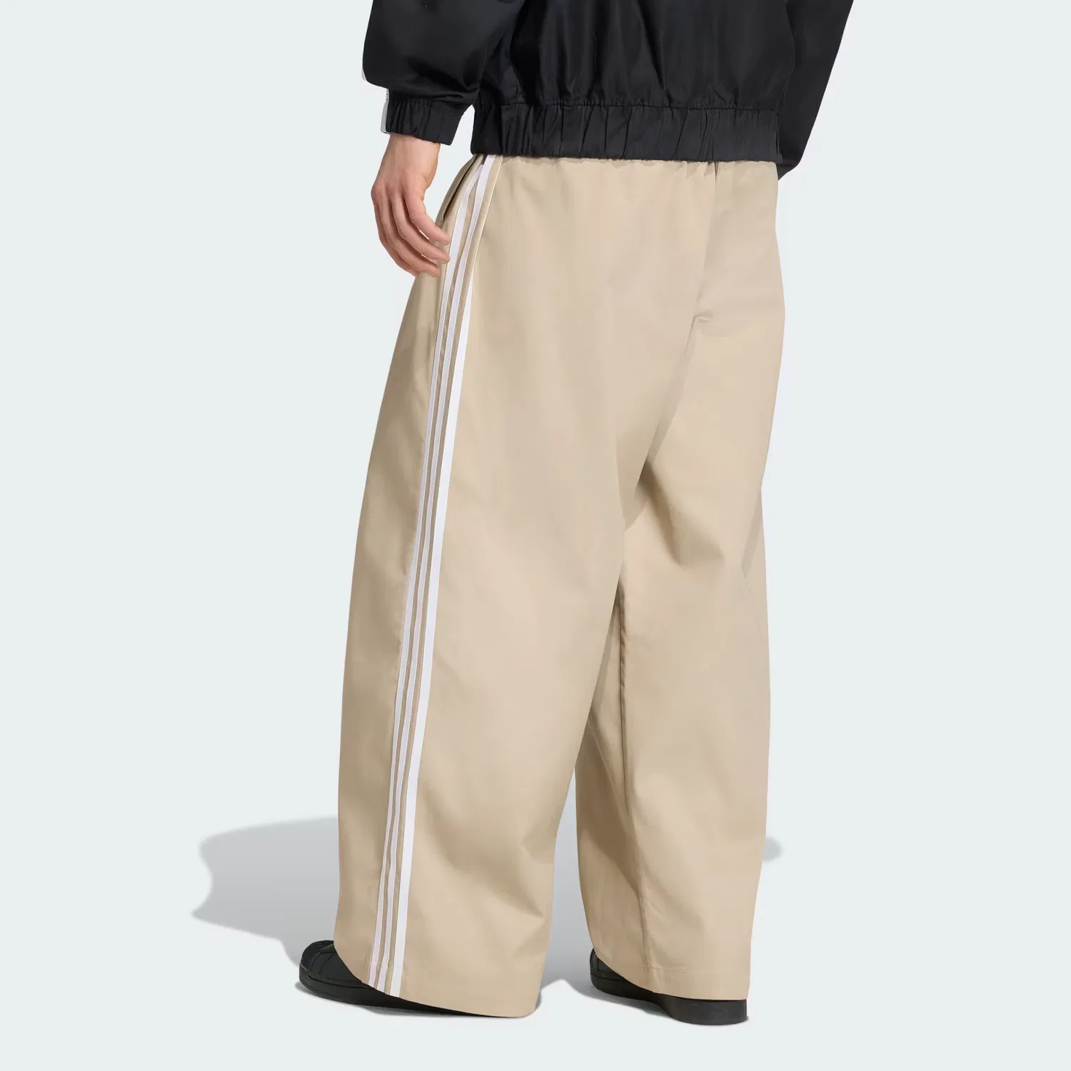 Мужские брюки оверсайз из твила Adicolor SST Adidas Originals, хаки — фото 2