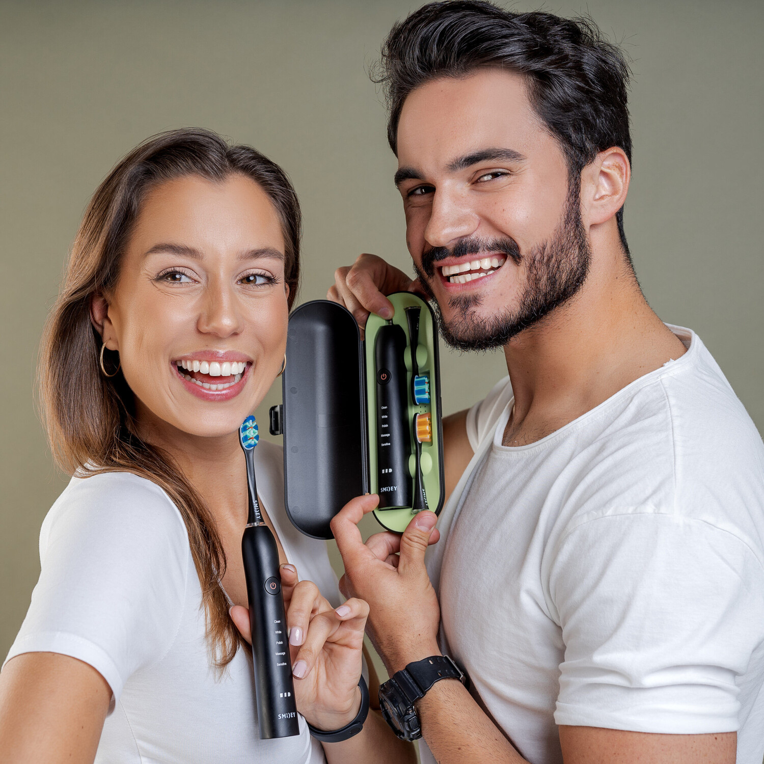 Smiley Pro White набор: черная звуковая зубная щетка + дополнительные насадки, 2 шт. — фото 3