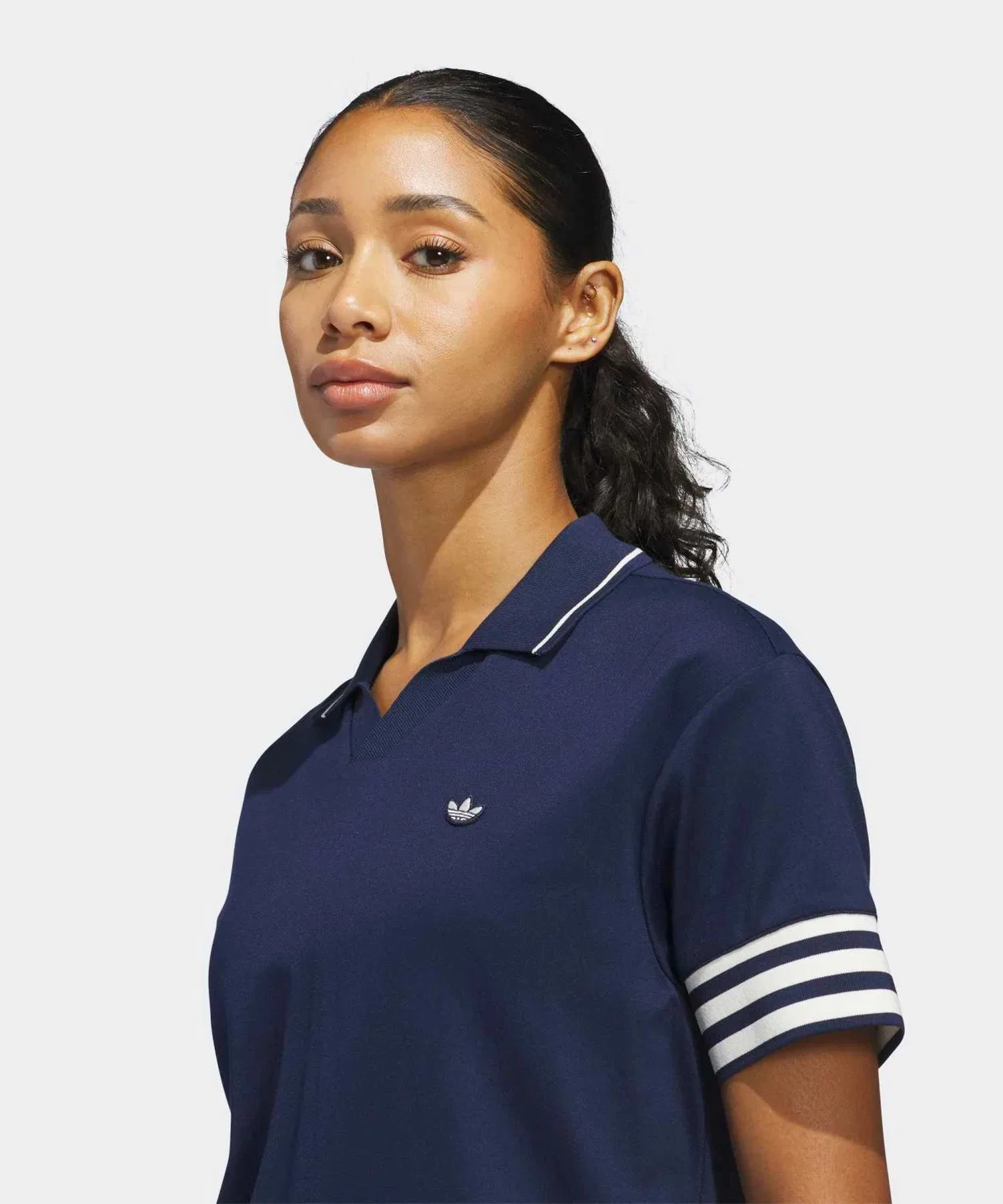 Женская хлопковая поло с V-образным вырезом, модель Three Stripes Adidas, Blue — фото 3