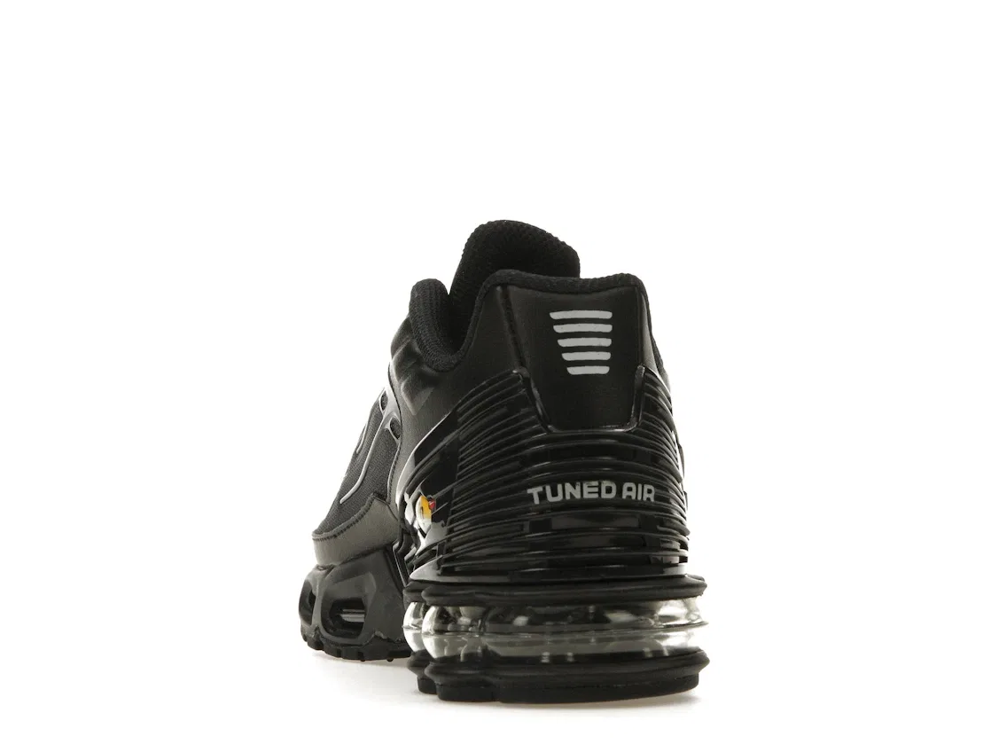 Детские кроссовки Lifestyle Nike Air Max Plus 3, Black/Wolf Grey-Black — фото 4