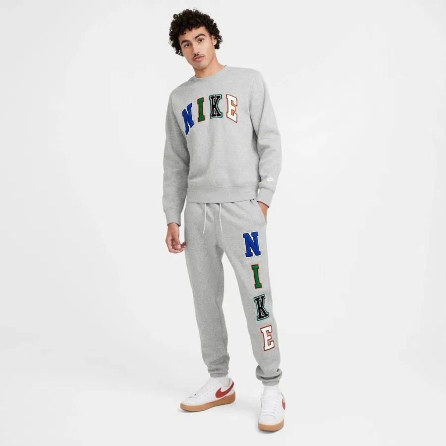 Мужской свитшот с круглым вырезом, начесом, свободного кроя Club Fleece Nike, Серый — фото 2