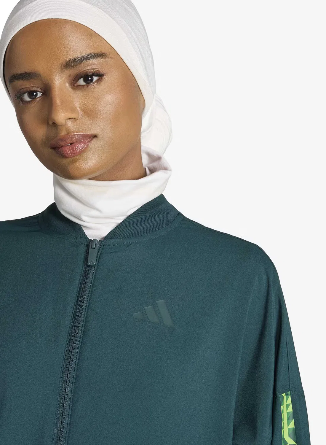 Плащ с принтом Saudia travel pack Adidas, аврора айви — фото 3