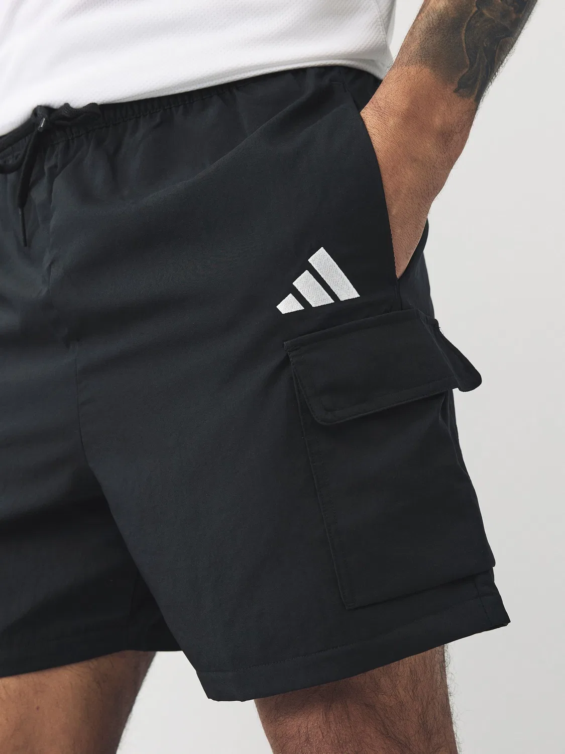 Шорты карго с боковыми карманами adidas, черный — фото 4