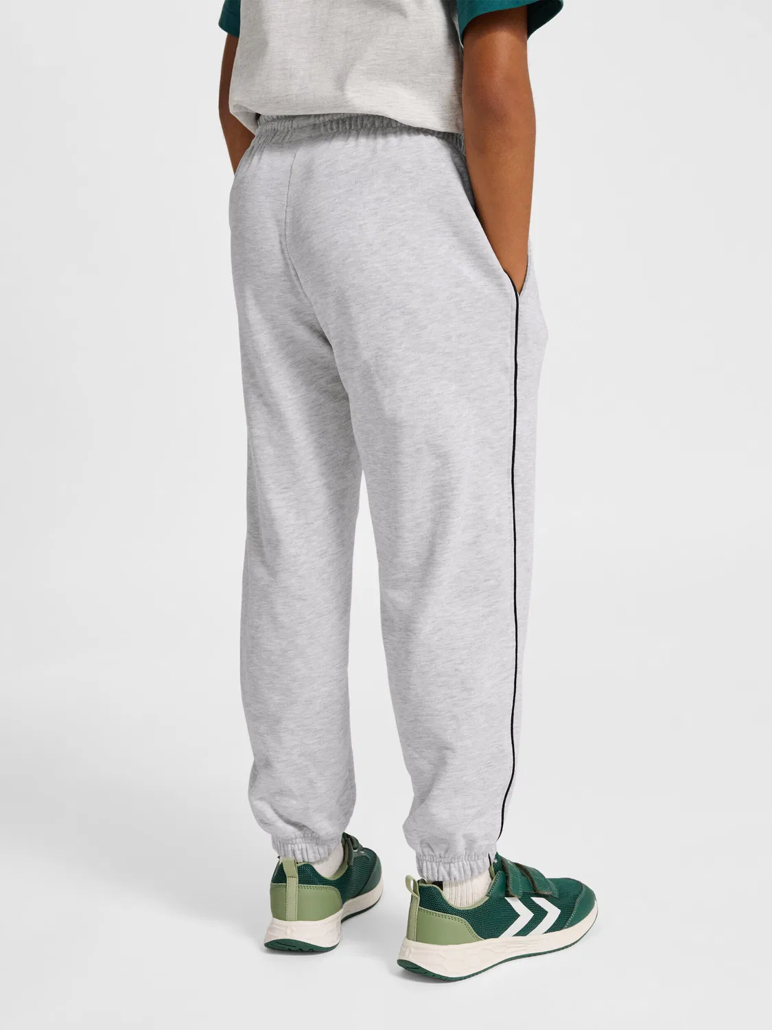 Детские спортивные брюки свободного кроя с регулируемой талией Hmljr Loose Hummel, Grau Schwarz — фото 2