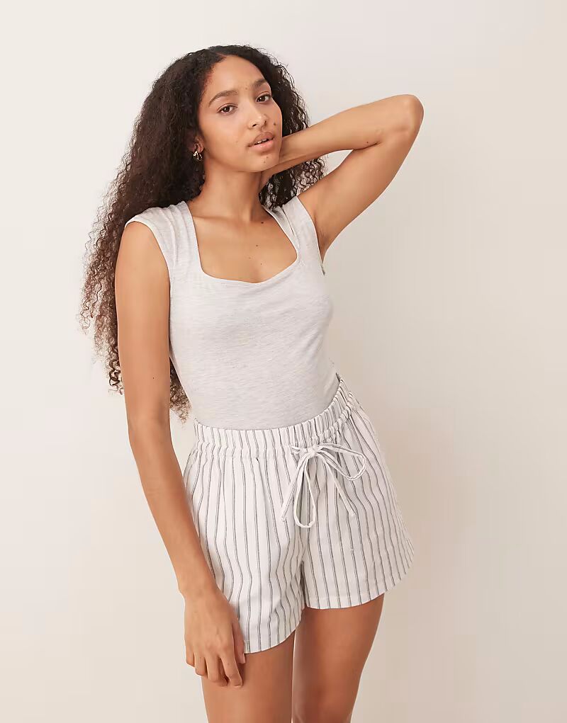 

Топ Gina Tricot Soft Touch с короткими рукавами и глубоким круглым вырезом, светло-серый меланж