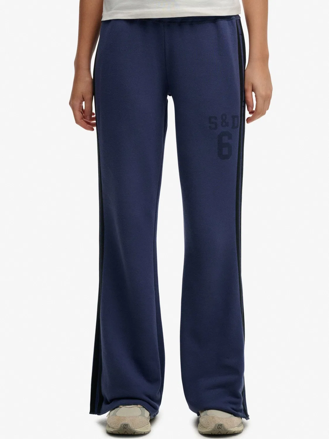Джоггеры Athletic Essentials Stripe Flare Superdry, синий — фото 2