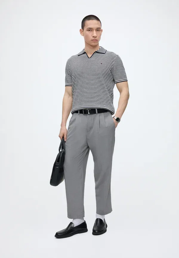 Футболка с V-образным вырезом Seasonal Structure Jonny Elevated Essentials Tommy Hilfiger Carbon Navy, Ivory Petal, синий — фото 2
